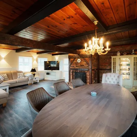 Charmantes Reetdachhaus Mit Sauna Niebüll