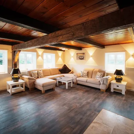 Charmantes Reetdachhaus Mit Sauna * Niebüll