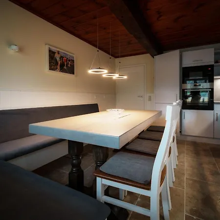 Charmantes Reetdachhaus Mit Sauna شقة