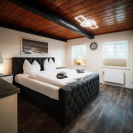 Charmantes Reetdachhaus Mit Sauna *